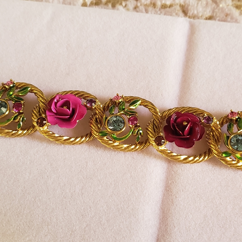 JOAN RIVERS | Roses Bracelet 🌹 - Picture 8 of 17